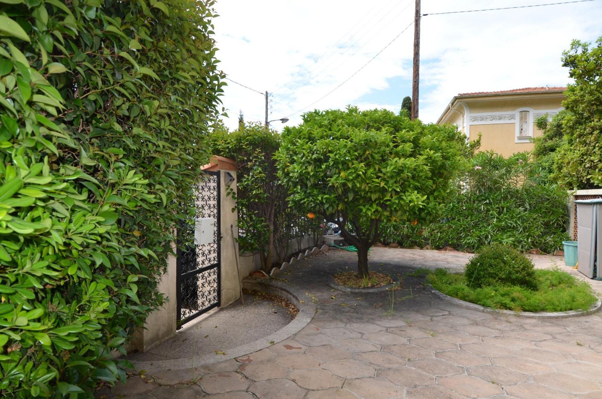 D'époque Avec Jardin Et Parking 4 Personnes Le Port De Nizza